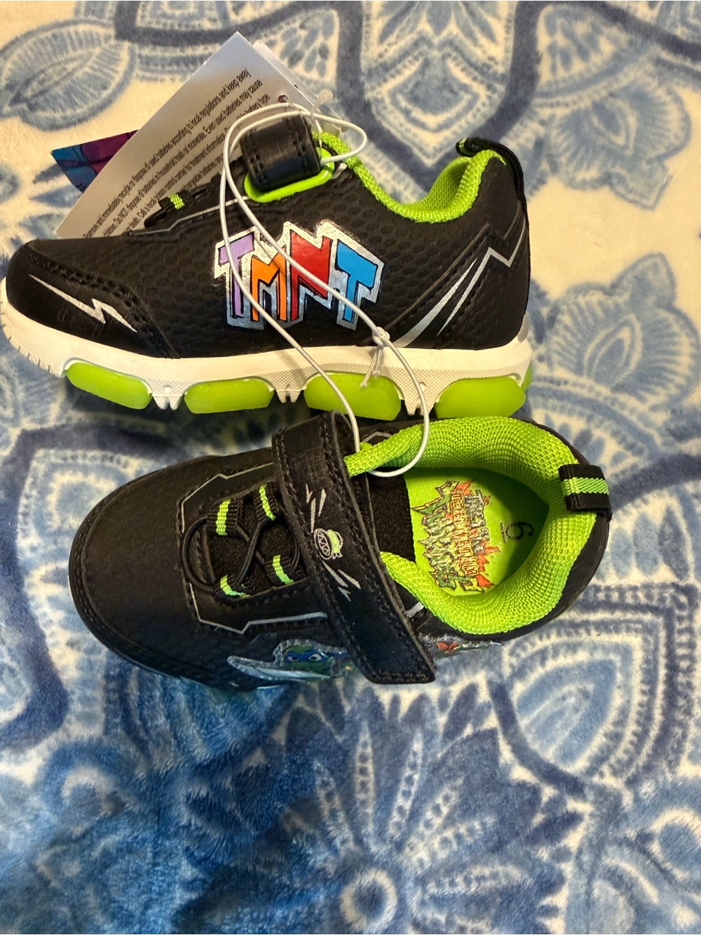 Boys' Teenage Mutant Ninja Turtles Black & Lime Green Athletic Shoes size 6 NWT